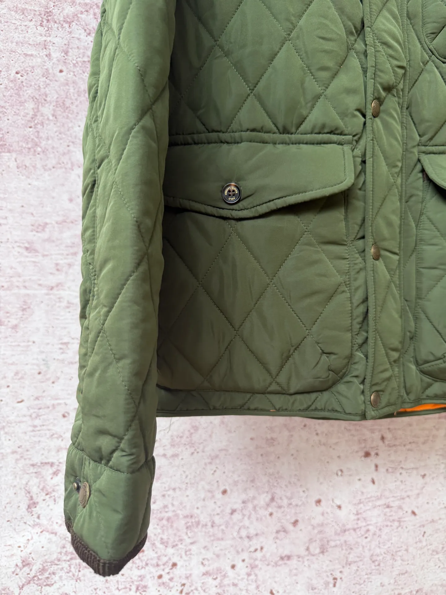 P430 Raff's new rhombus plaid workwear cotton jacket, customized hardware accessories, fine workmanship inside and outside to maintain the original details, simple version, old money style, casual matching, workmanship details restored, diamond grid stitching inside and outside fixed, collar and cuffs with corduroy to add matching attributes, shoulder chapters highlight the brand tonality, hem slit snap design is more matching attributes, full of details